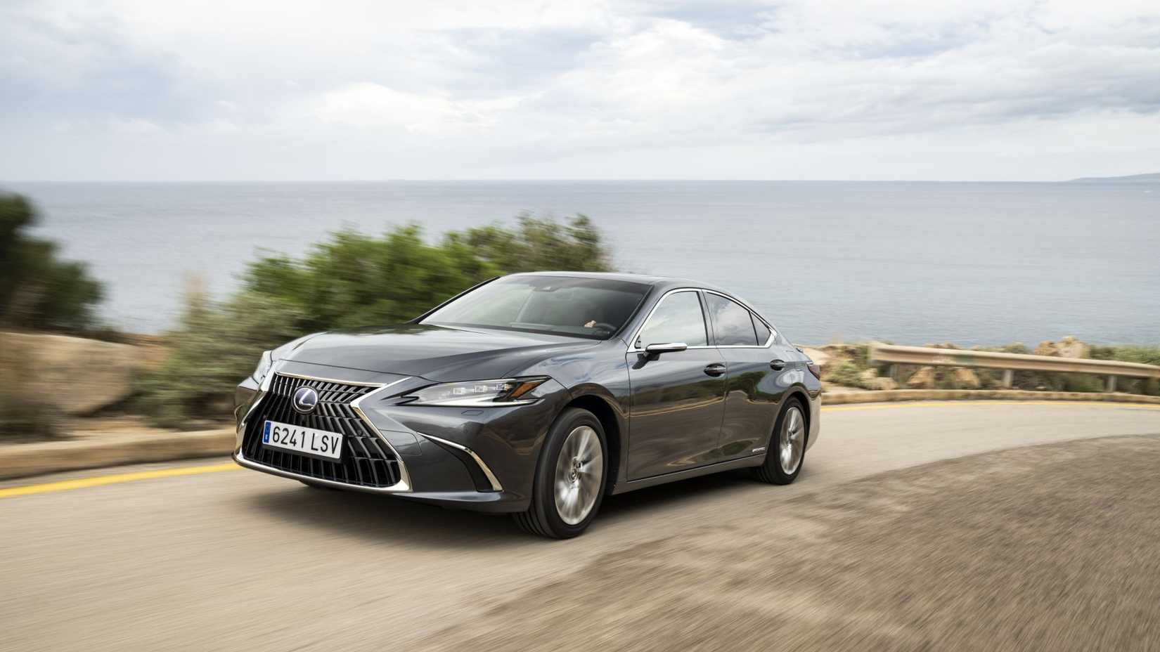 Lexus ES Hybrid 1