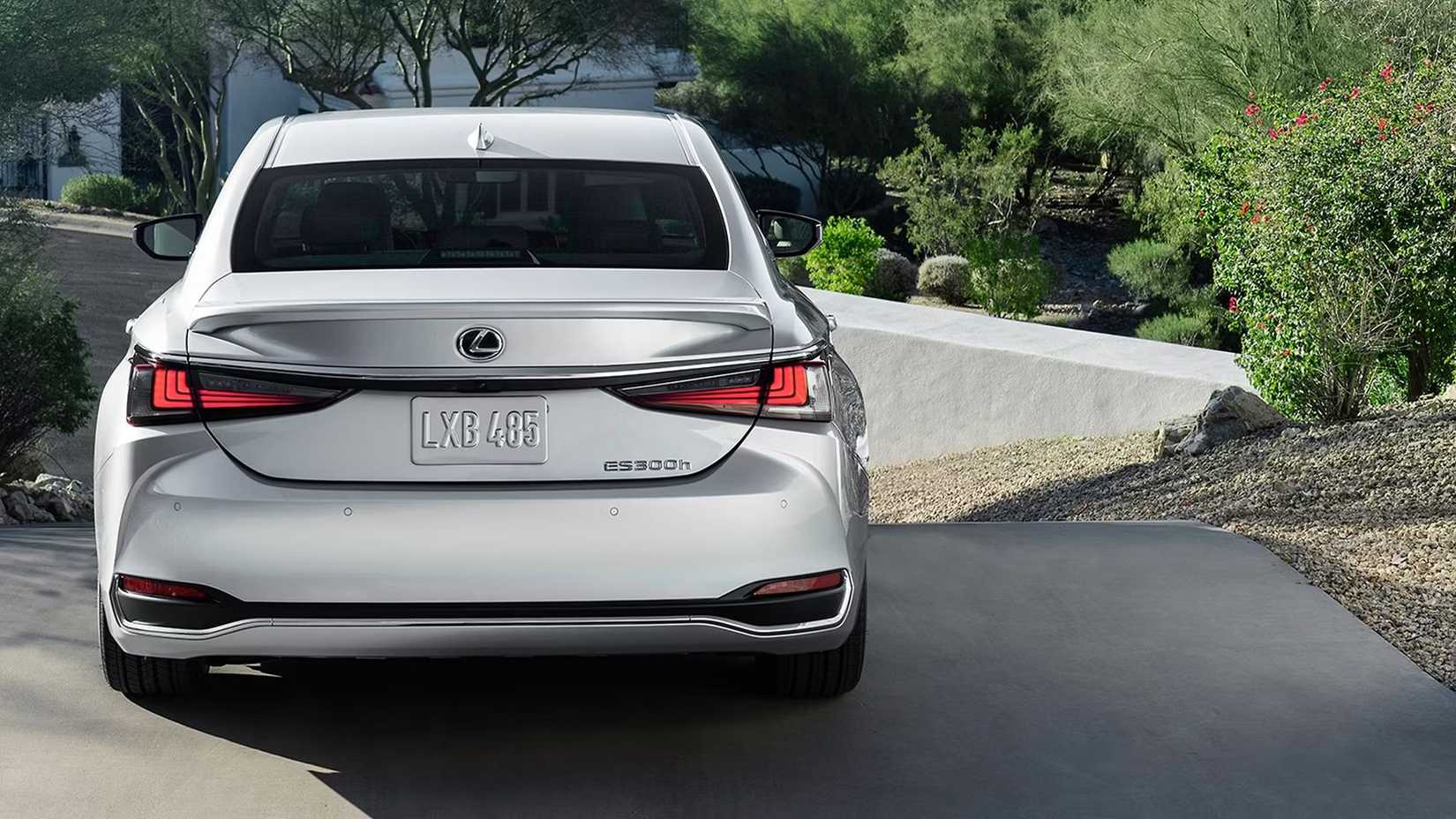 Lexus ES Hybrid rear