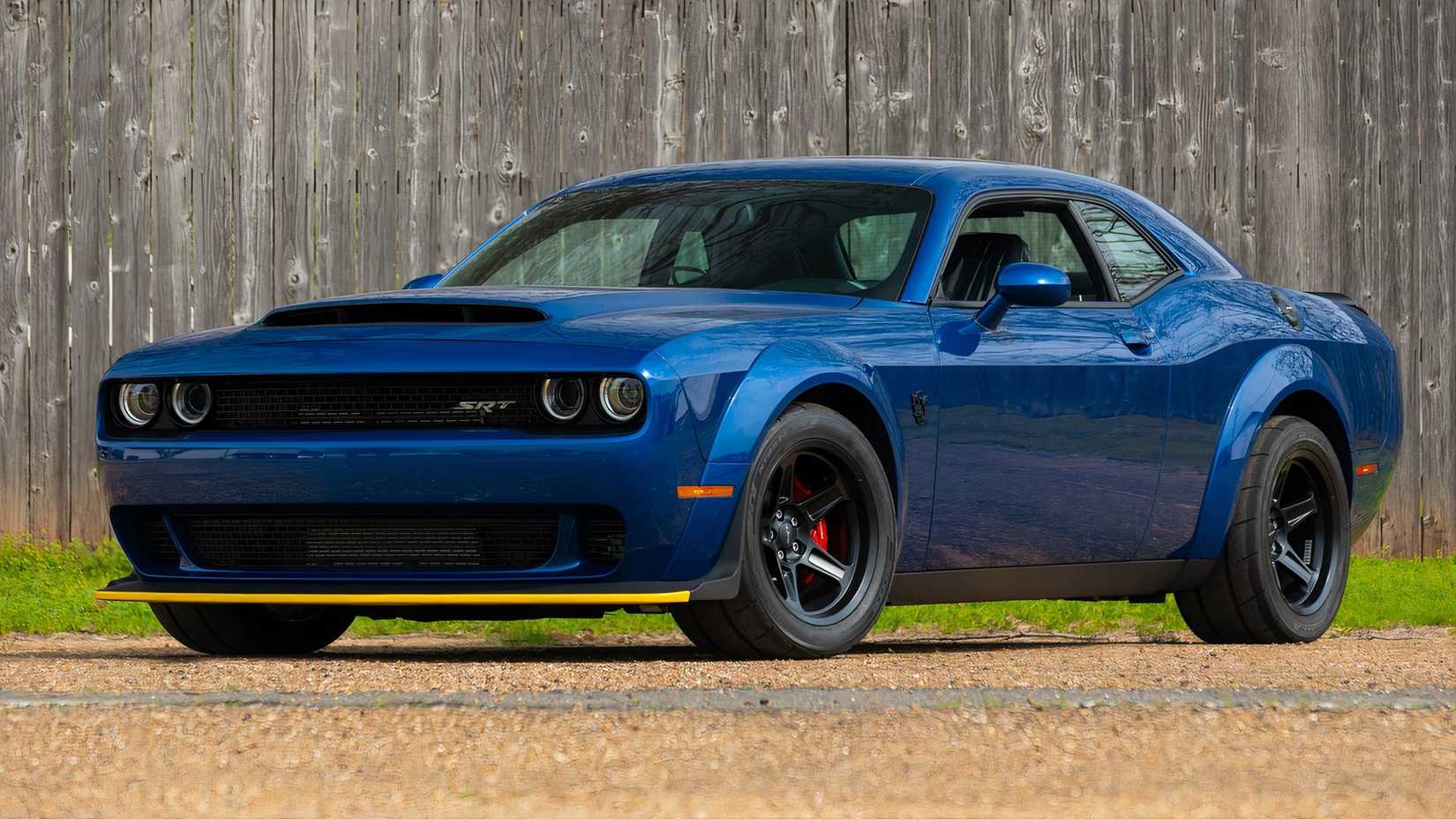 Vista frontal 3/4 do Dodge Challenger SRT Demon 2018