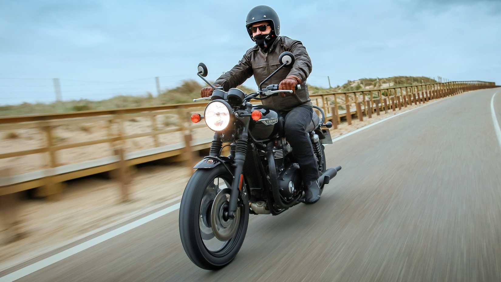 Piloto em uma Triumph Bonneville T120