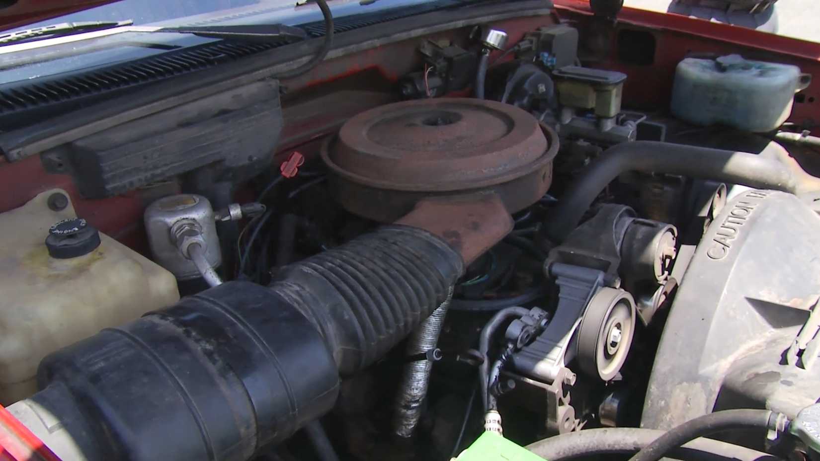 The engine of the million-mile 1991 Chevrolet C1500 Silverado