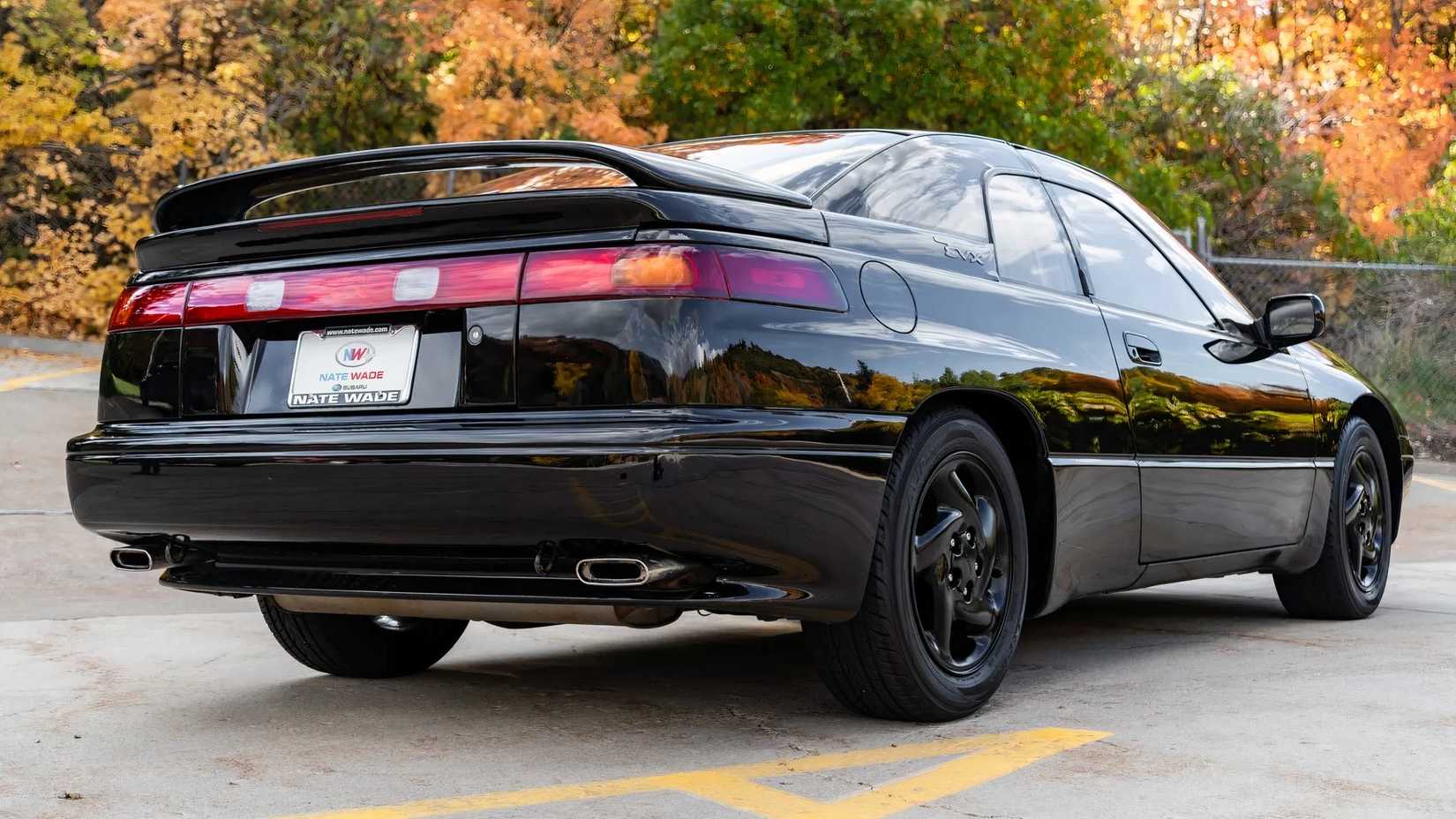 Preto Subaru SVX traseiro 3/4 tiro estacionado