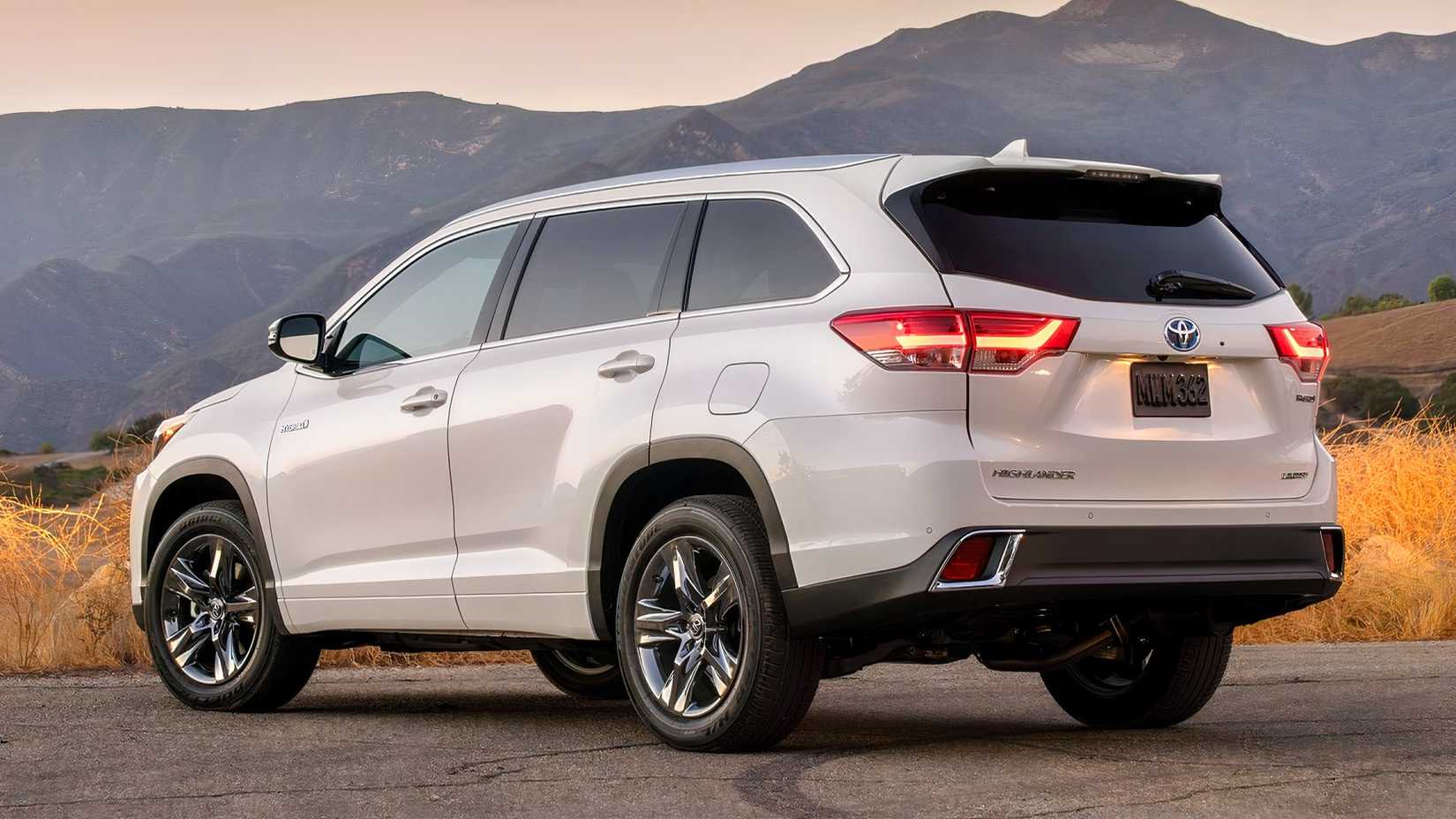 2017 Toyota Highlander, rear 3/4