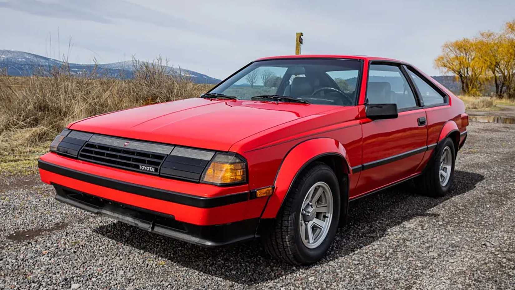 Vista frontal 3/4 do Toyota Celica 1985