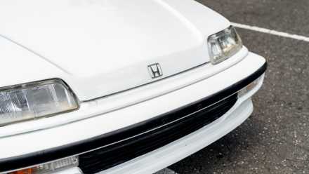 Close-up do Honda Civic Si em branco 1990