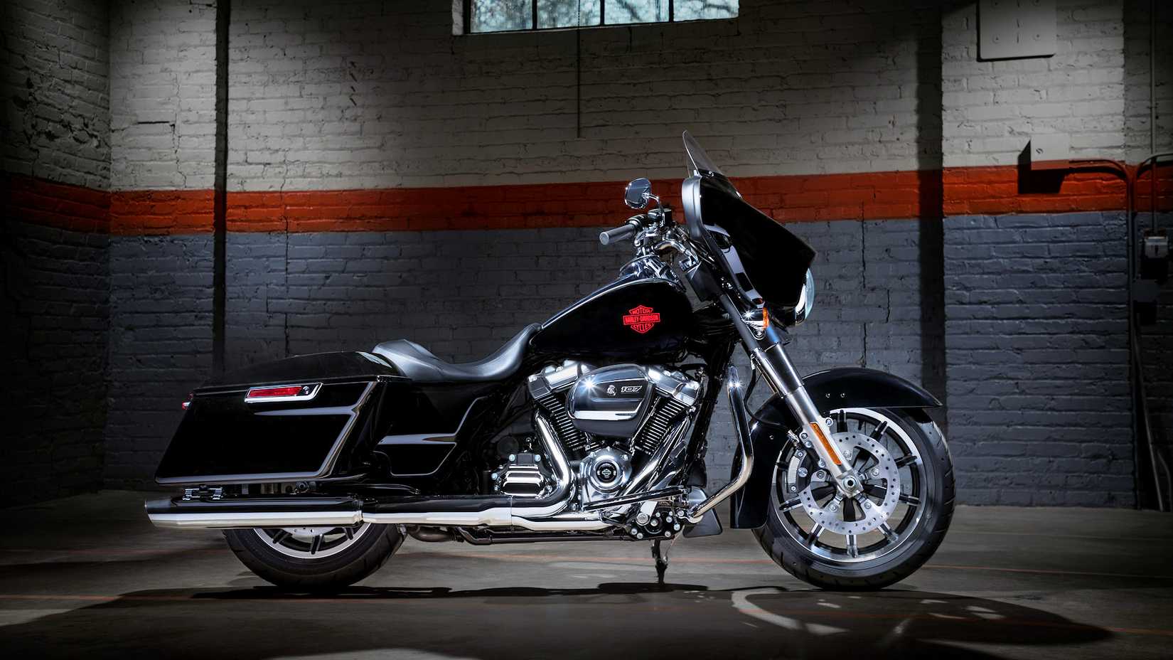 2020 Harley-Davidson Electra Glide Standard parked in a dimly lit garage, static profile photo