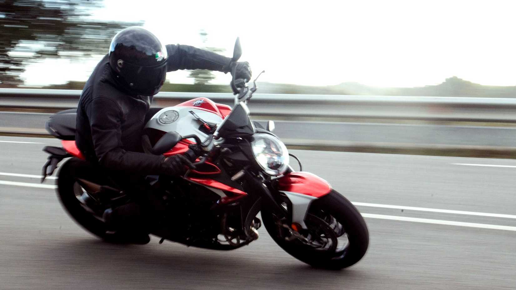 2023 MV Agusta Brutale 800 Cornering 2