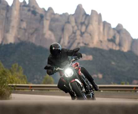 2023 MV Agusta Brutale 800 RR curvas