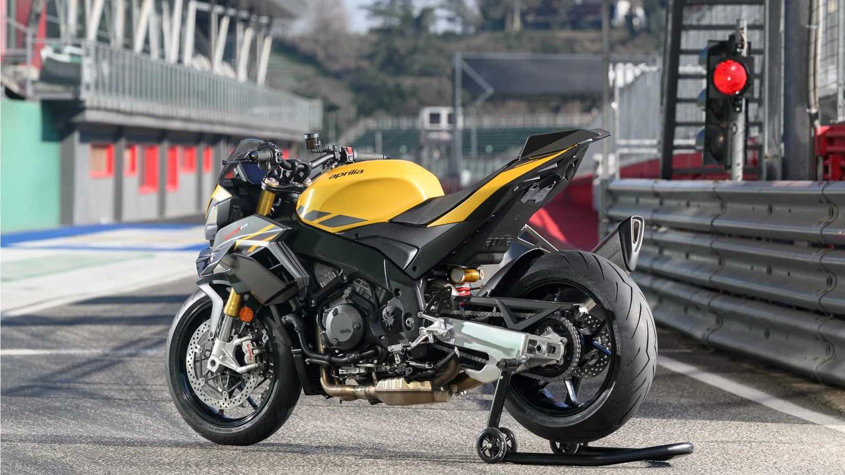 2025 Aprilia Tuono V4 1100 Traseira