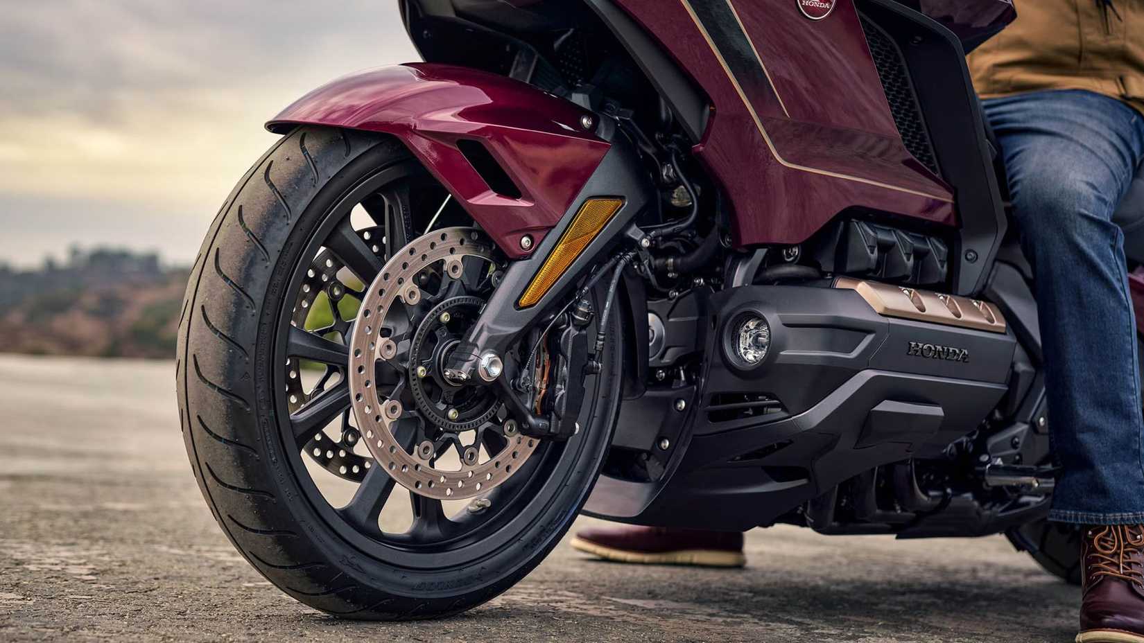 Roda dianteira, freio e suspensão Honda Gold Wing 2025