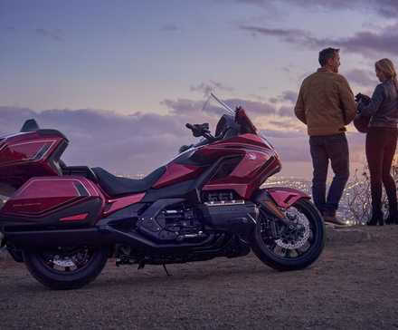 2025 Honda Gold Wing estacionada