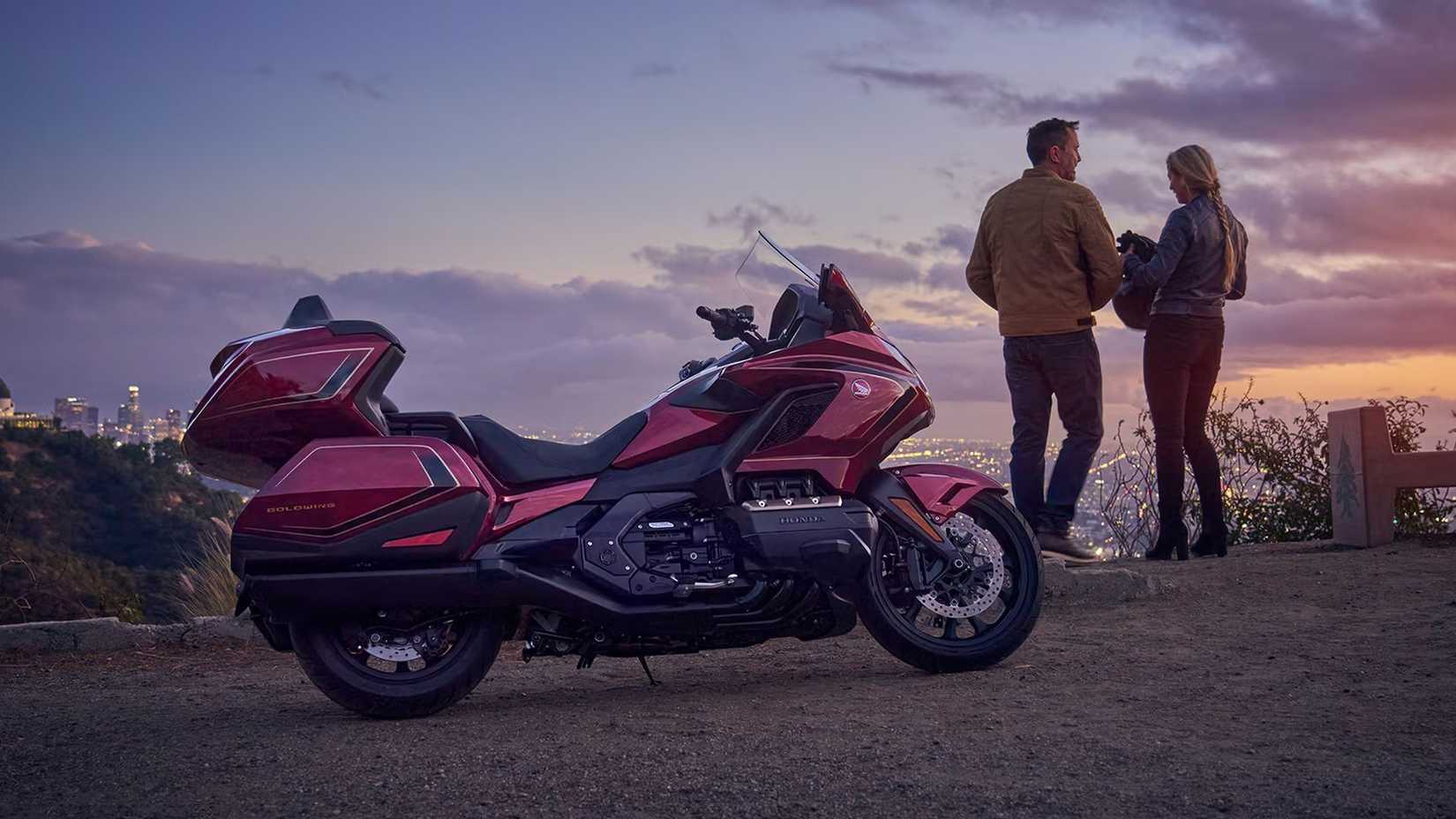 2025 Honda Gold Wing estacionada