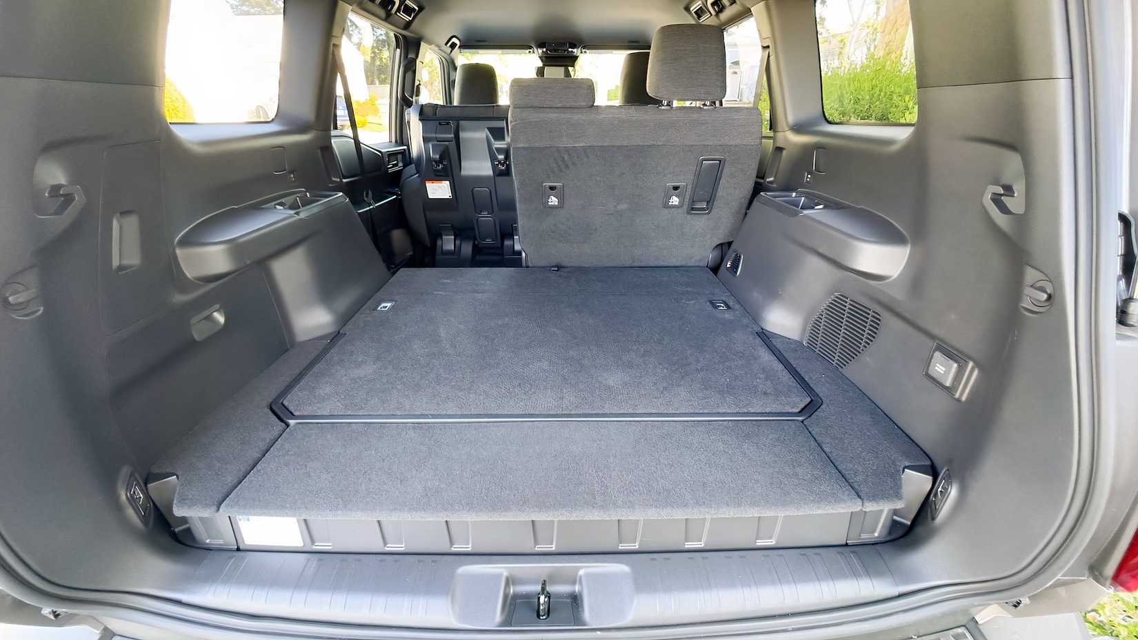 2025 Toyota Land Cruiser Cargo Assento Traseiro Esquerdo Dobrado