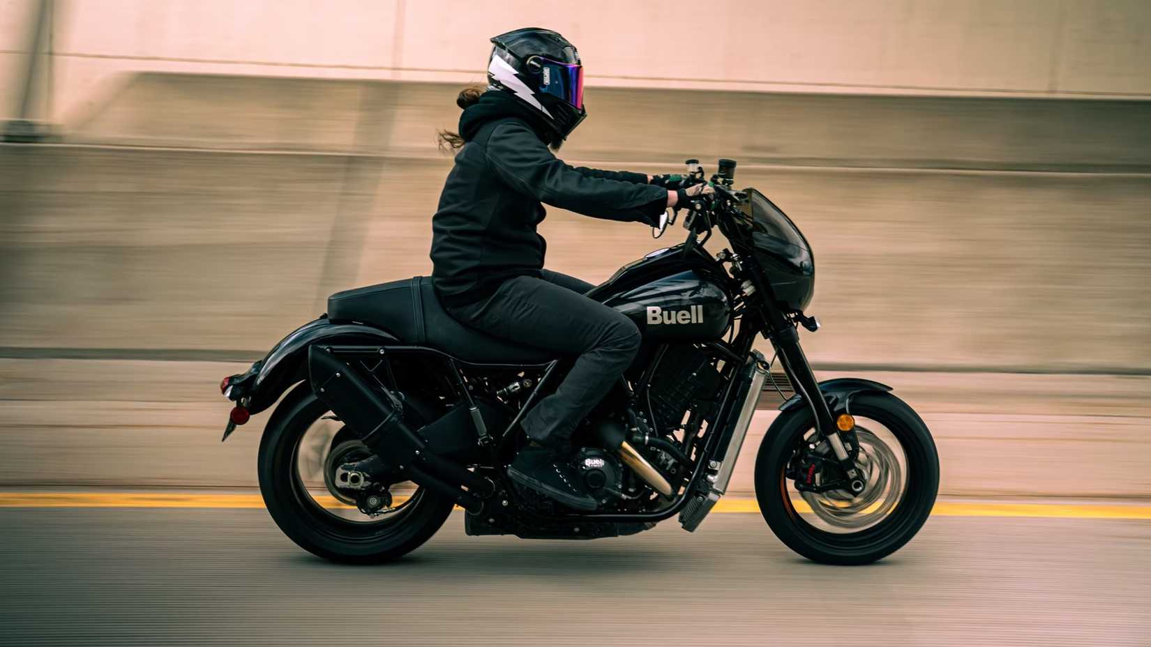 Tiro panorâmico do Buell Super Cruiser 2026