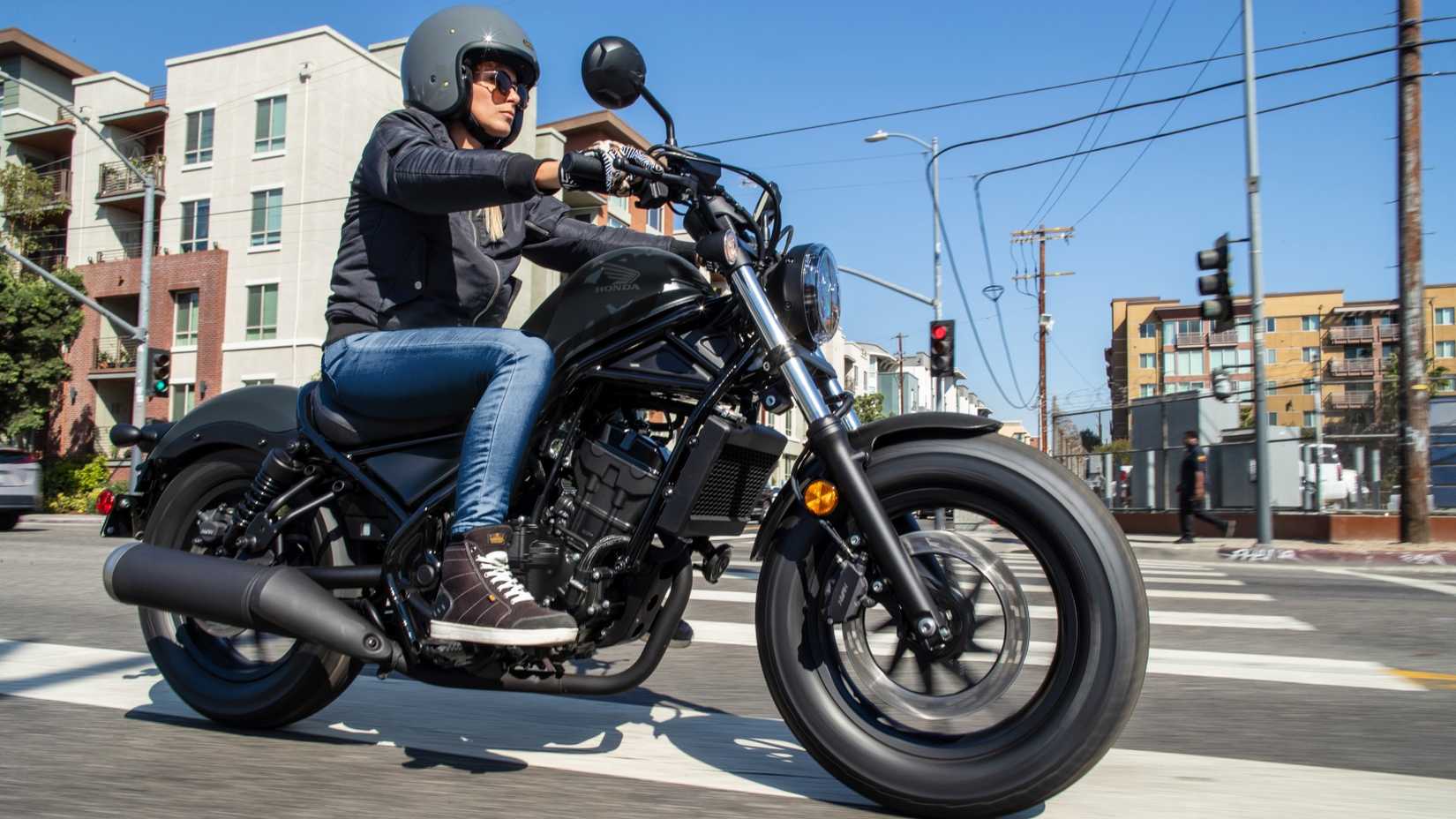 2026 Honda Rebel 300 E-Clutch Action