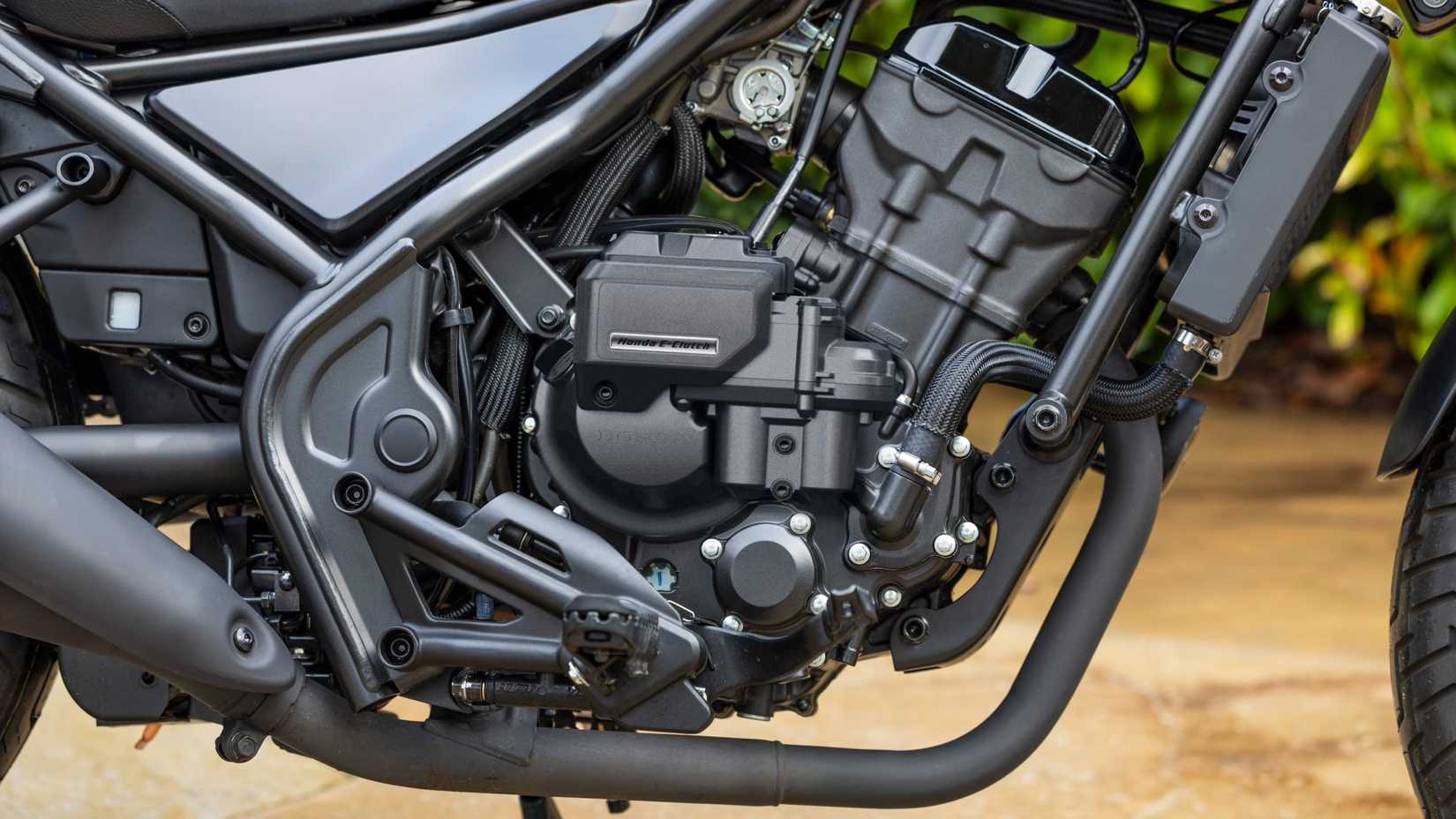 Motor Honda Rebel 300 E-Clutch 2026