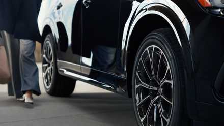 Close-up das rodas de um Mazda CX-70 2026