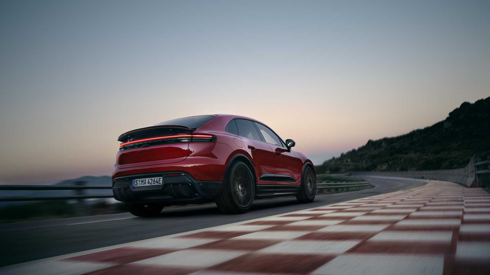 2026 Porsche Macan GTS-04