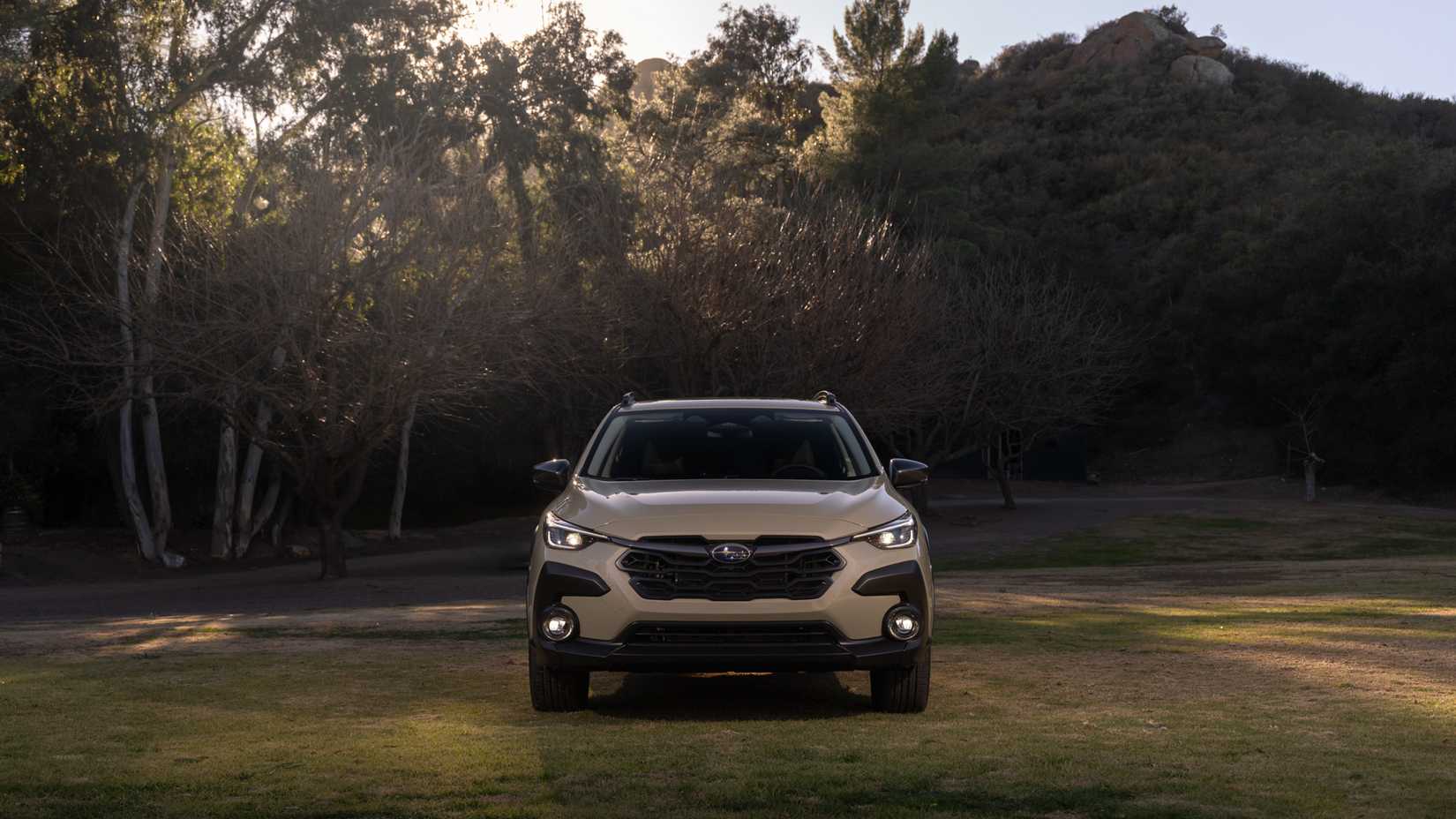 Uma foto frontal do Subaru Crosstrek Hybrid 2026