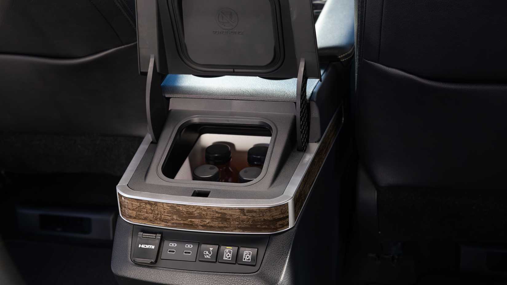 2026 Toyota Sienna-01