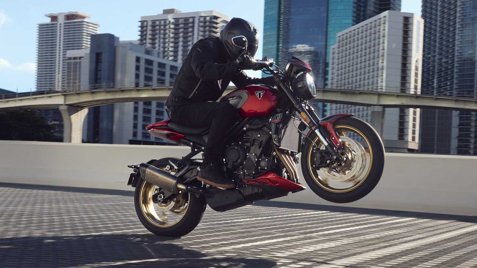 2026 Triumph Trident 800 Wheelie