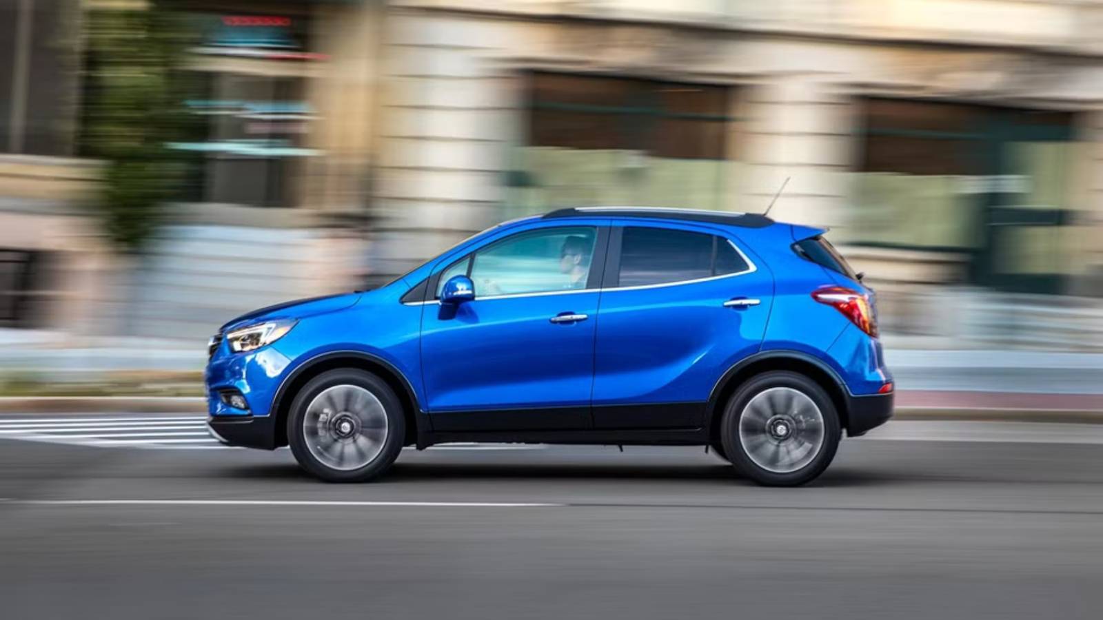 Un SUV lusso americano del 2020, con design minimalista e durata nel tempo, in un'auto con interni eleganti e sistema di infotainment intuitivo