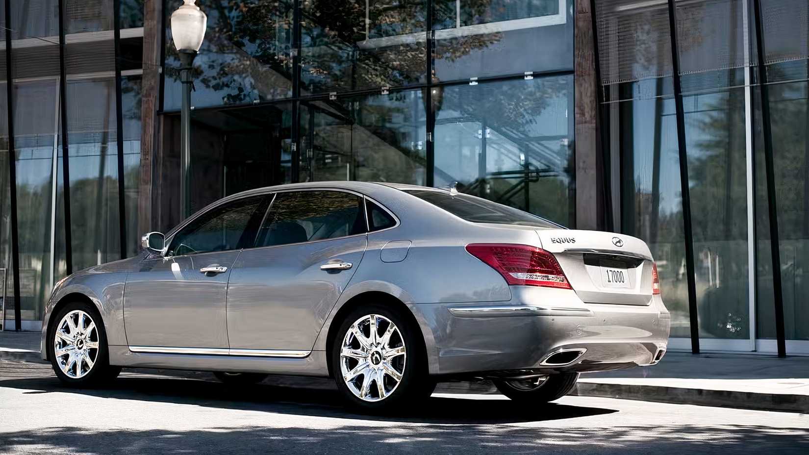 Rear 3/4 shot of a 2013 Hyundai Equus parked in front of building