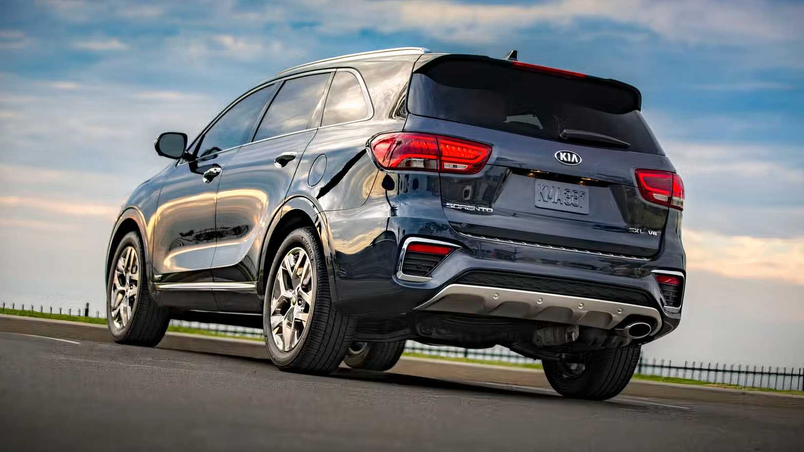 3/4 rear shot of 2018 Kia Sorento