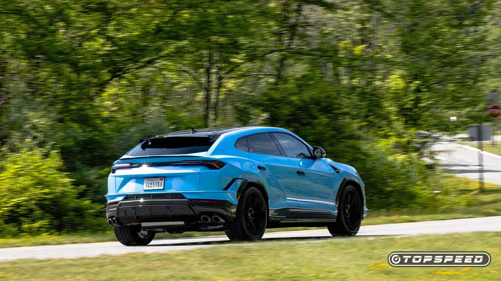 2025 Lamborghini Urus Performante - In Motion (11)