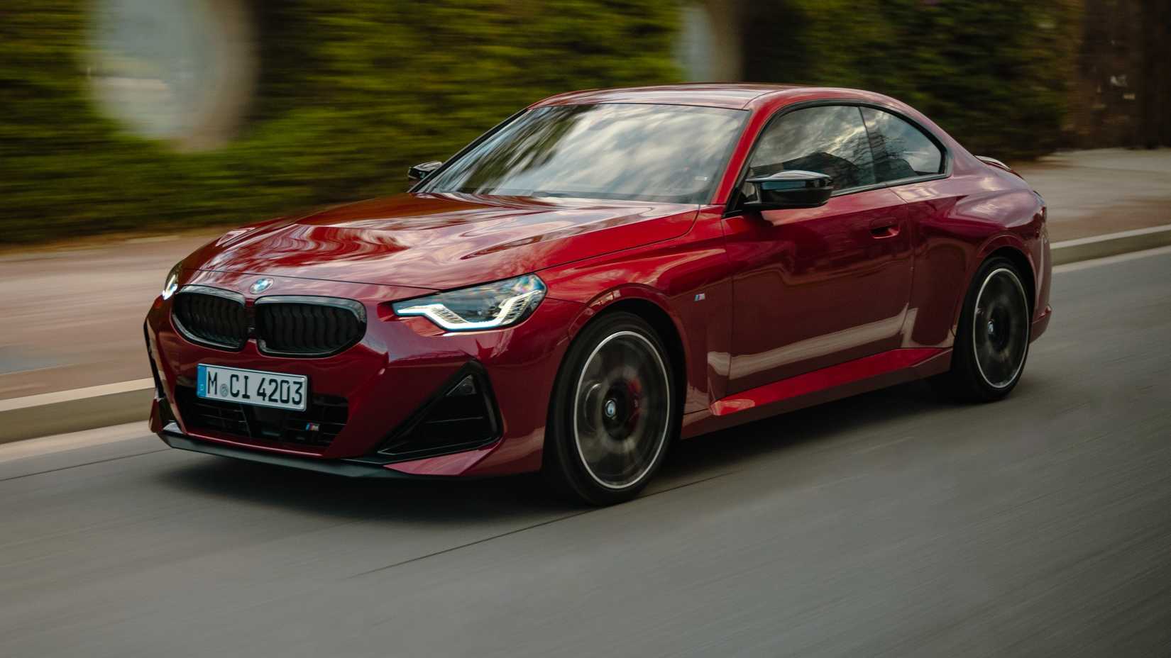 Rastreamento frontal do BMW M240i xDrive