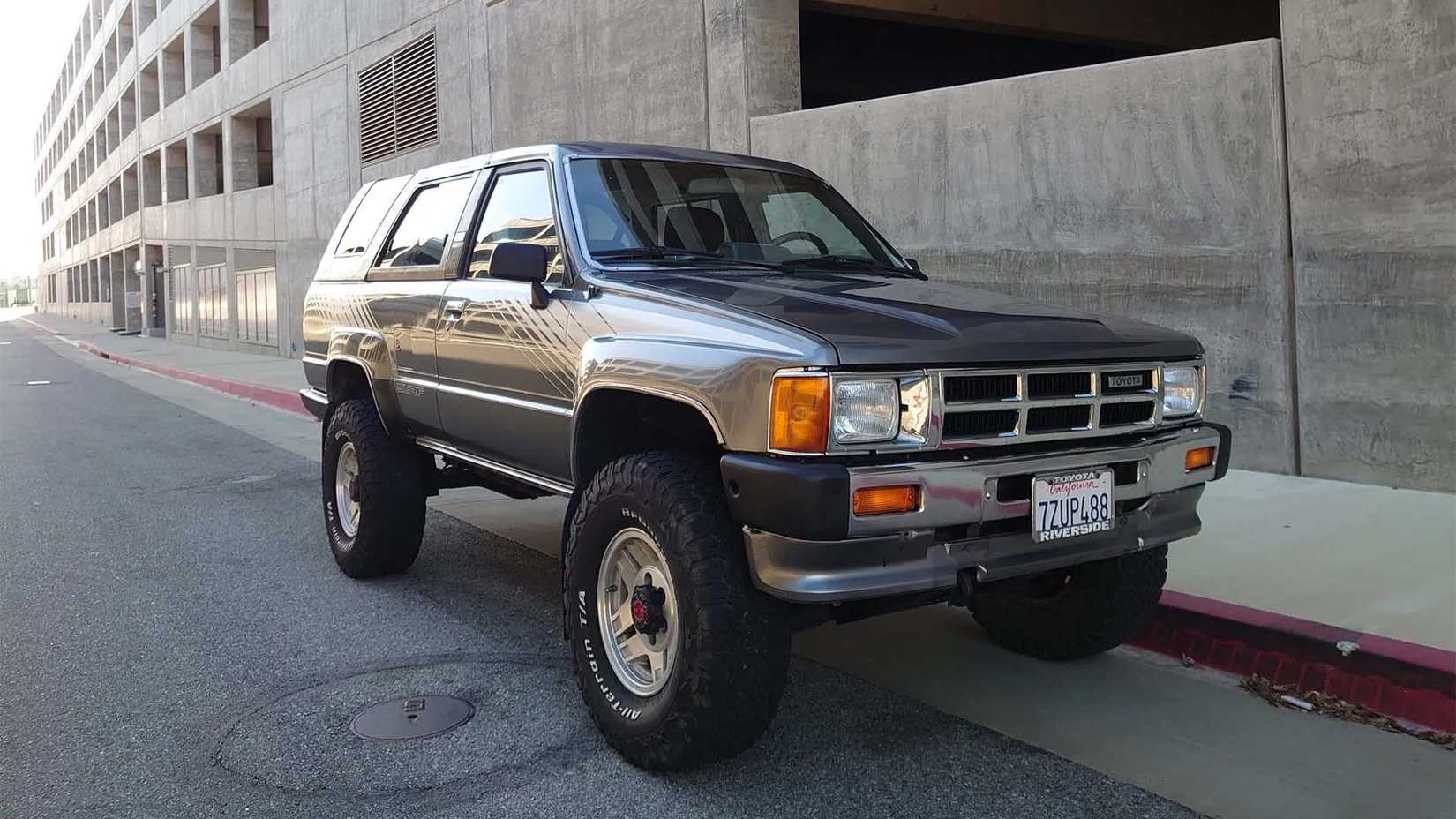 Front 3/4 view of a 1986 Toyota 4Runner