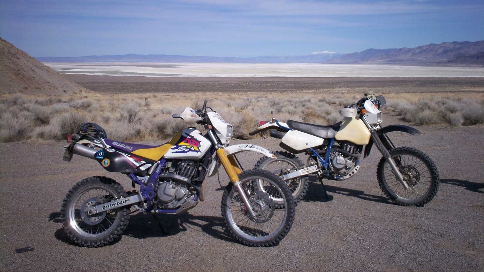 Suzuki DR650S usado no deserto
