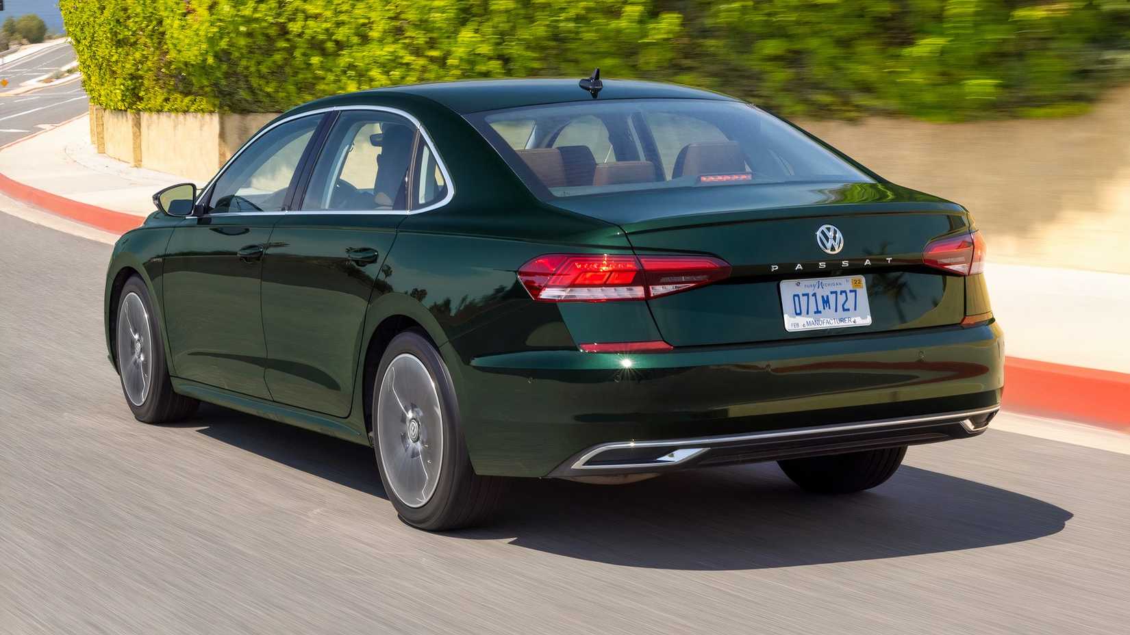 2022 Volkswagen Passat, rear 3/4