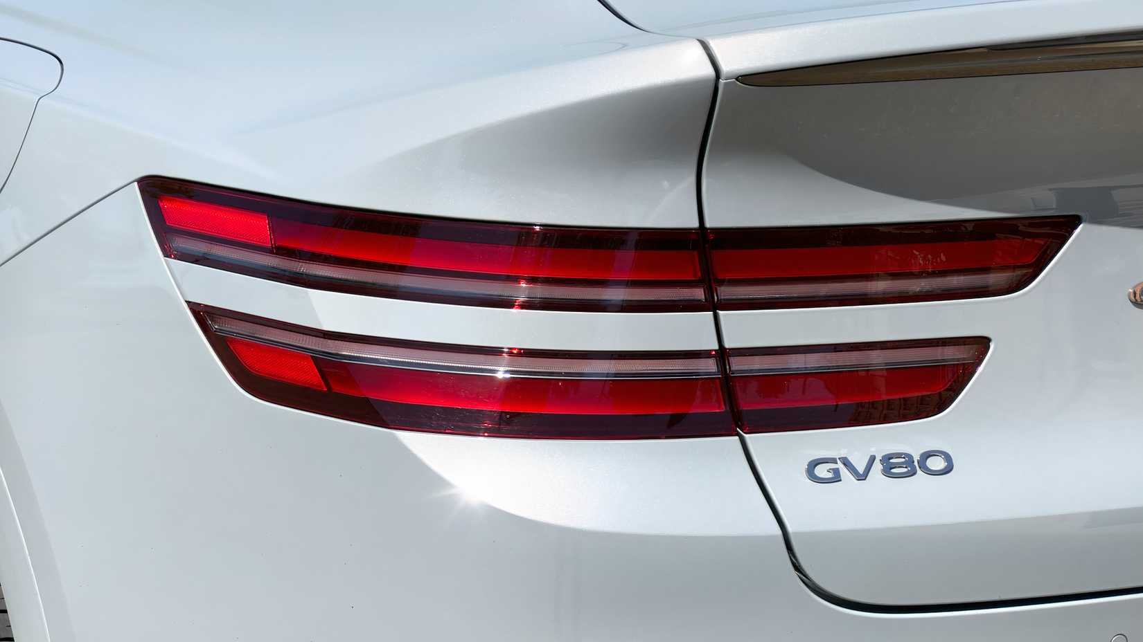 Genesis GV80 Coupe 3.5T e-SC AWD - detalhe das luzes traseiras externas