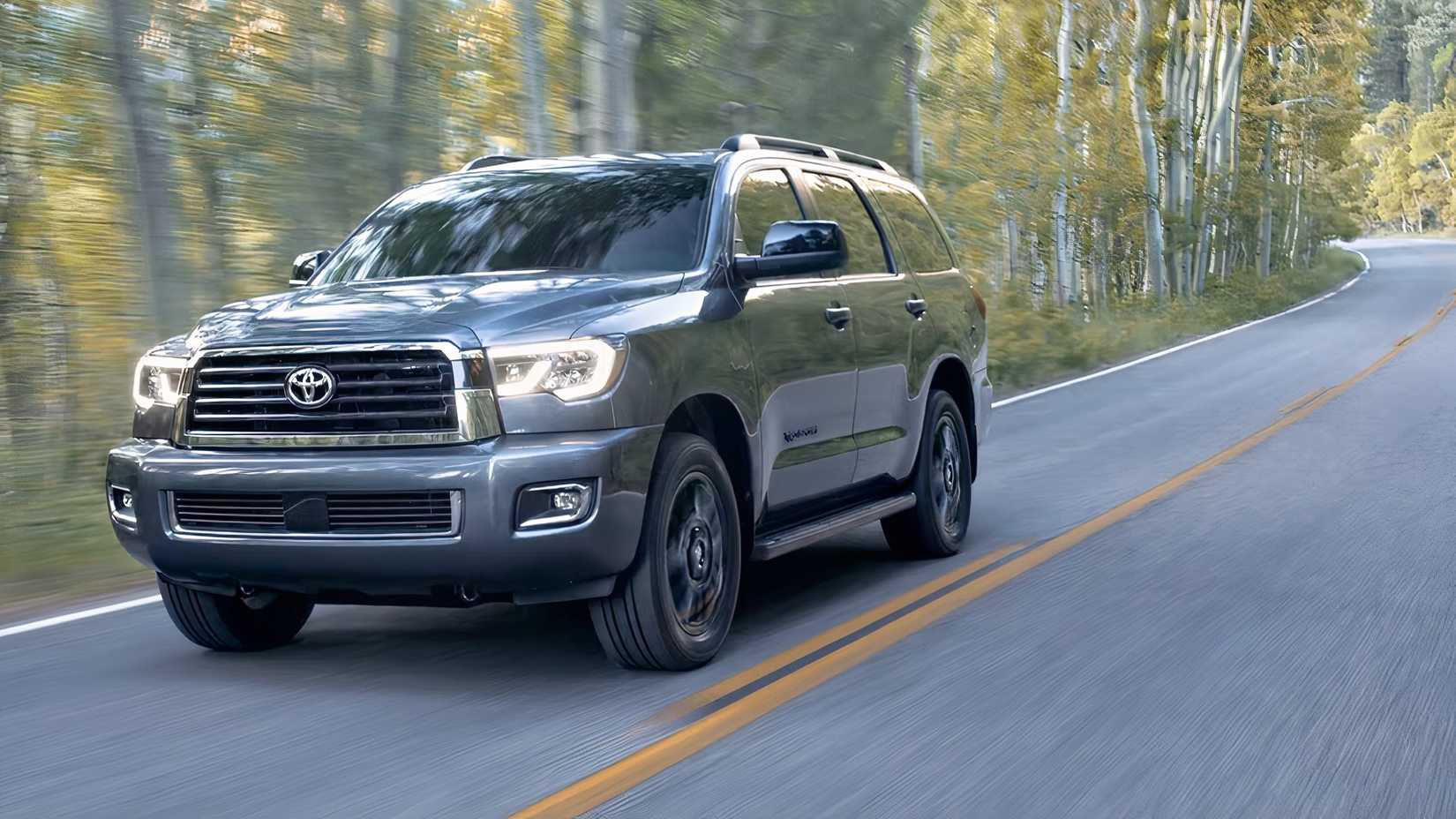 2018 Toyota Sequoia em azul sendo dirigido