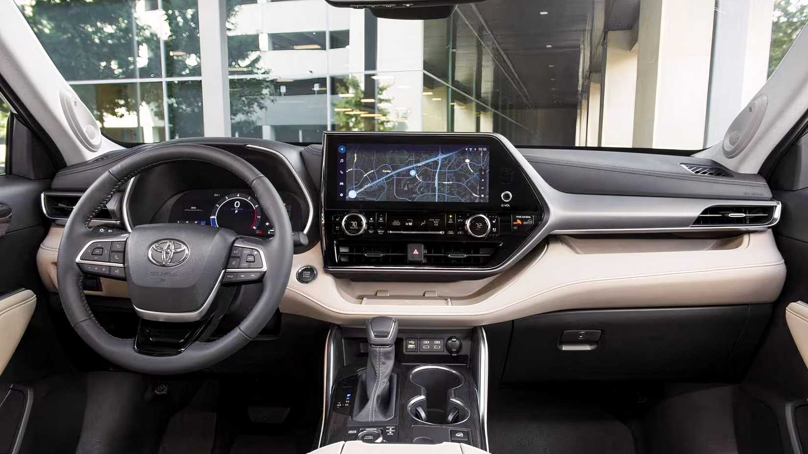 Interior do Toyota Highlander Limited 2025 mostrando cabine