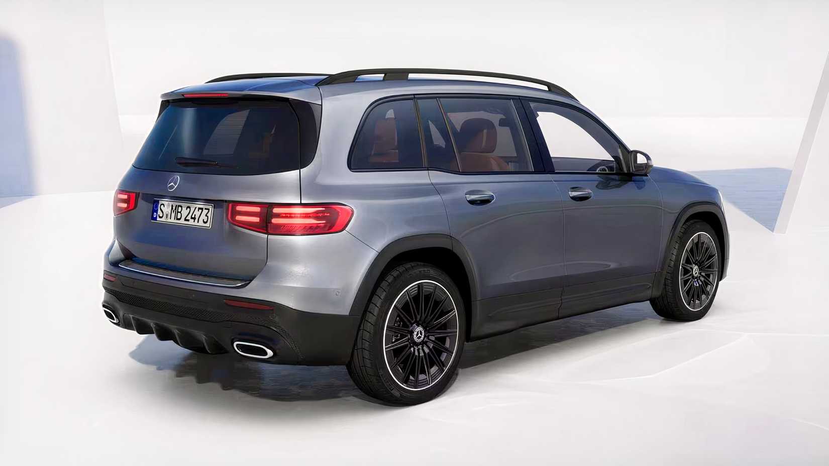 2025 Mercedes-Benz GLB 250 in silver parked