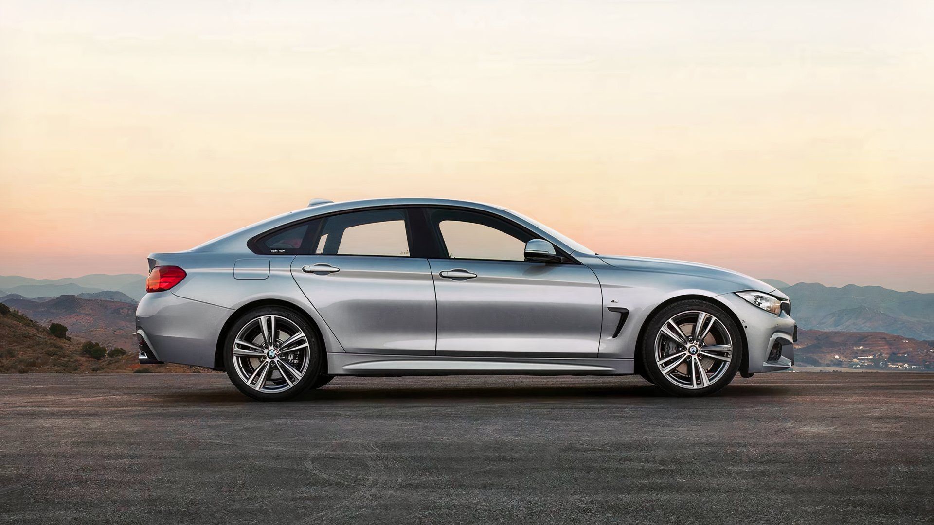 2017 BMW 440i xDrive Gran Coupe em prata estacionado