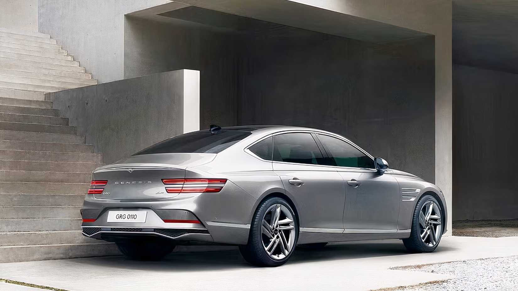 2025 Genesis G80 em prata estacionado