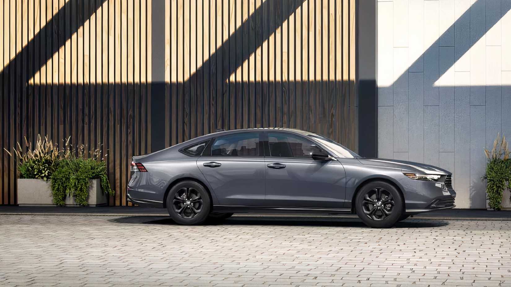 2025 Honda Accord SE em prata estacionado