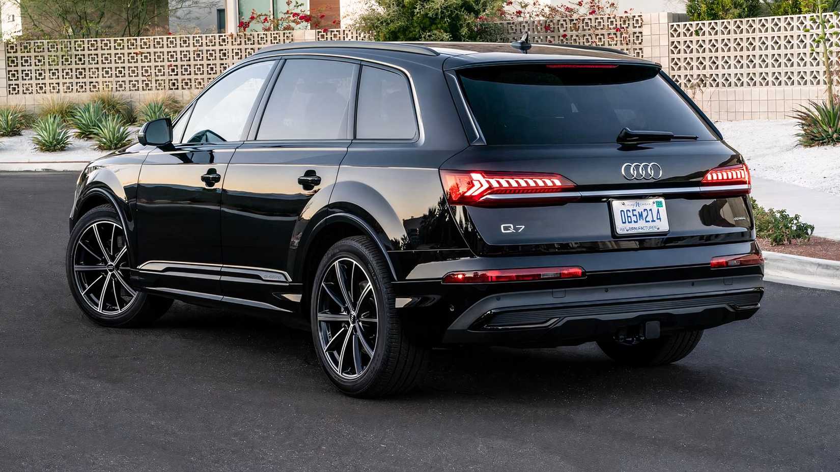 2020 Audi Q7 55 TFSI in black parked