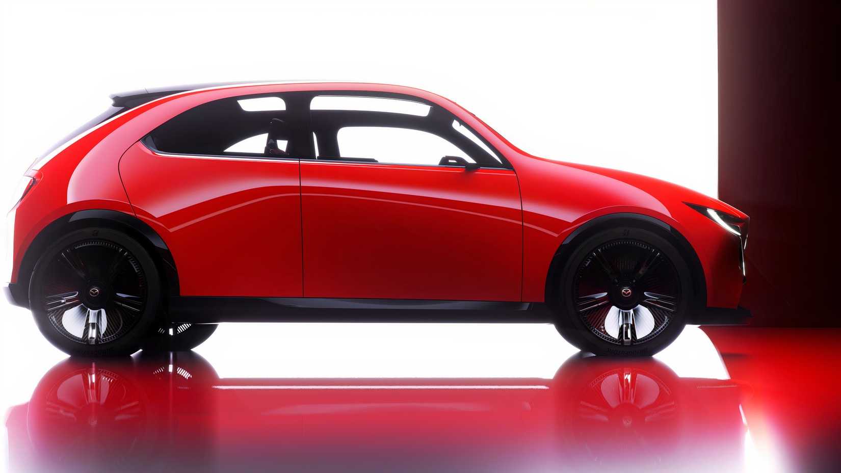 Foto de estúdio lateral do Mazda Vision-X Compact