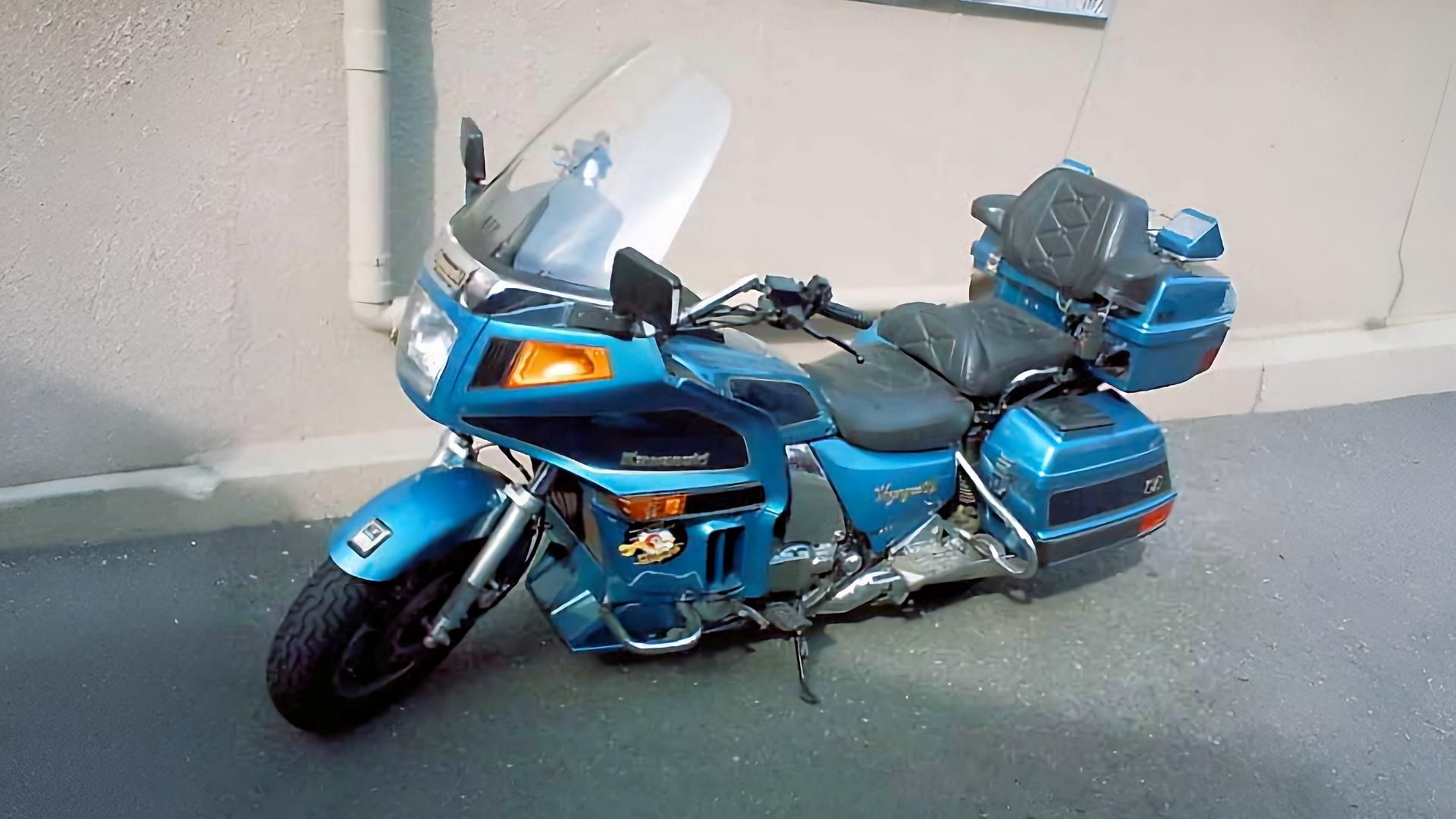 Why This Forgotten Kawasaki Touring Machine Still Screams Cross