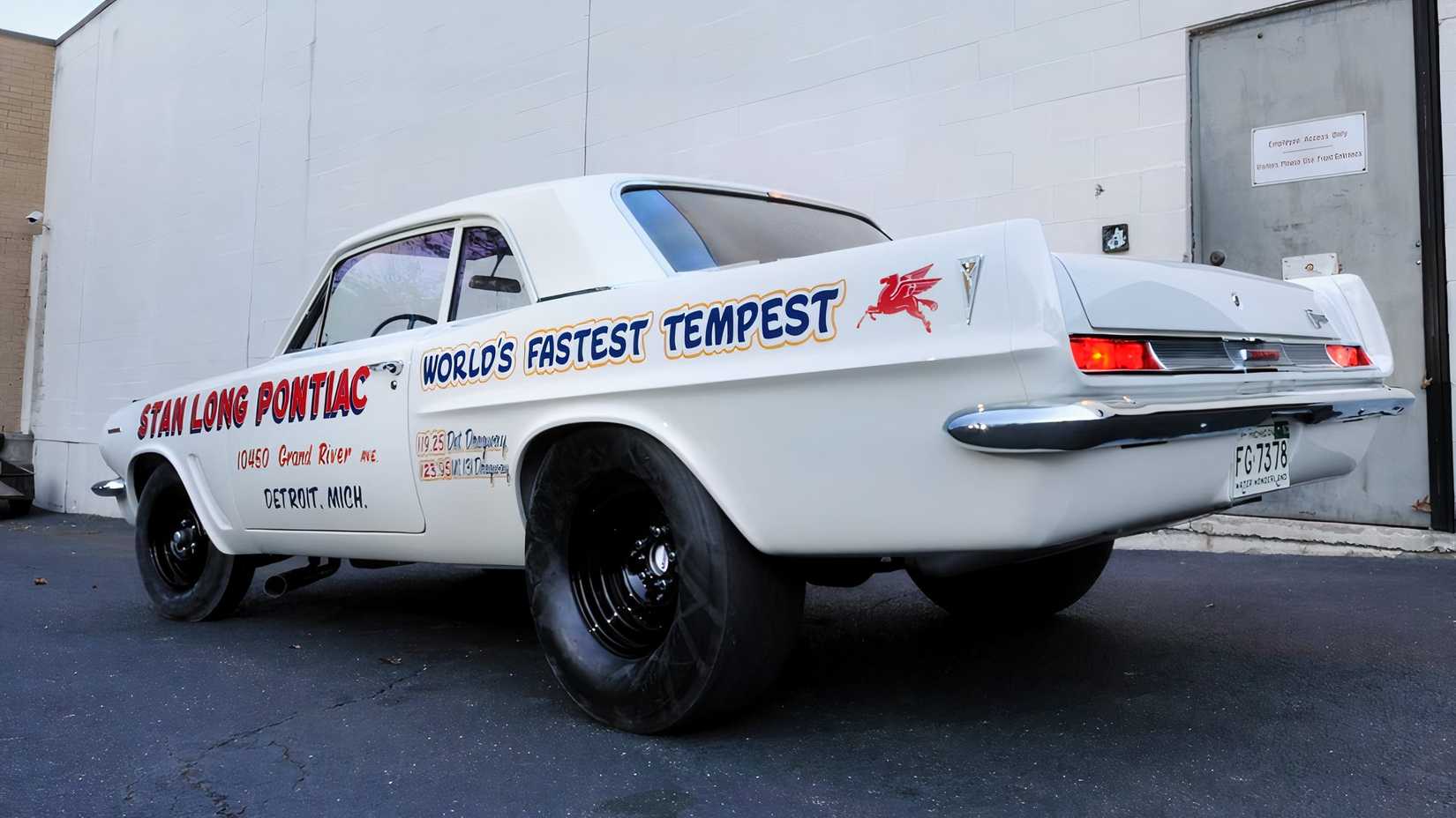3/4 rear view of 1963 Pontiac Tempest Super Duty