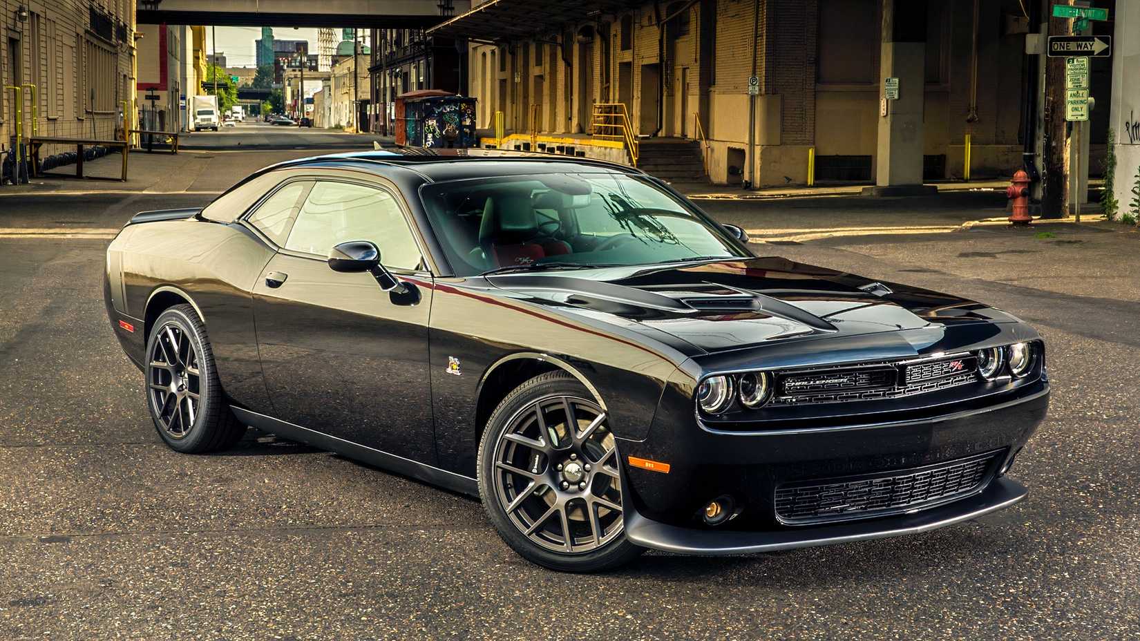 3/4 front view of 2015 Dodge Challenger Scat Pack
