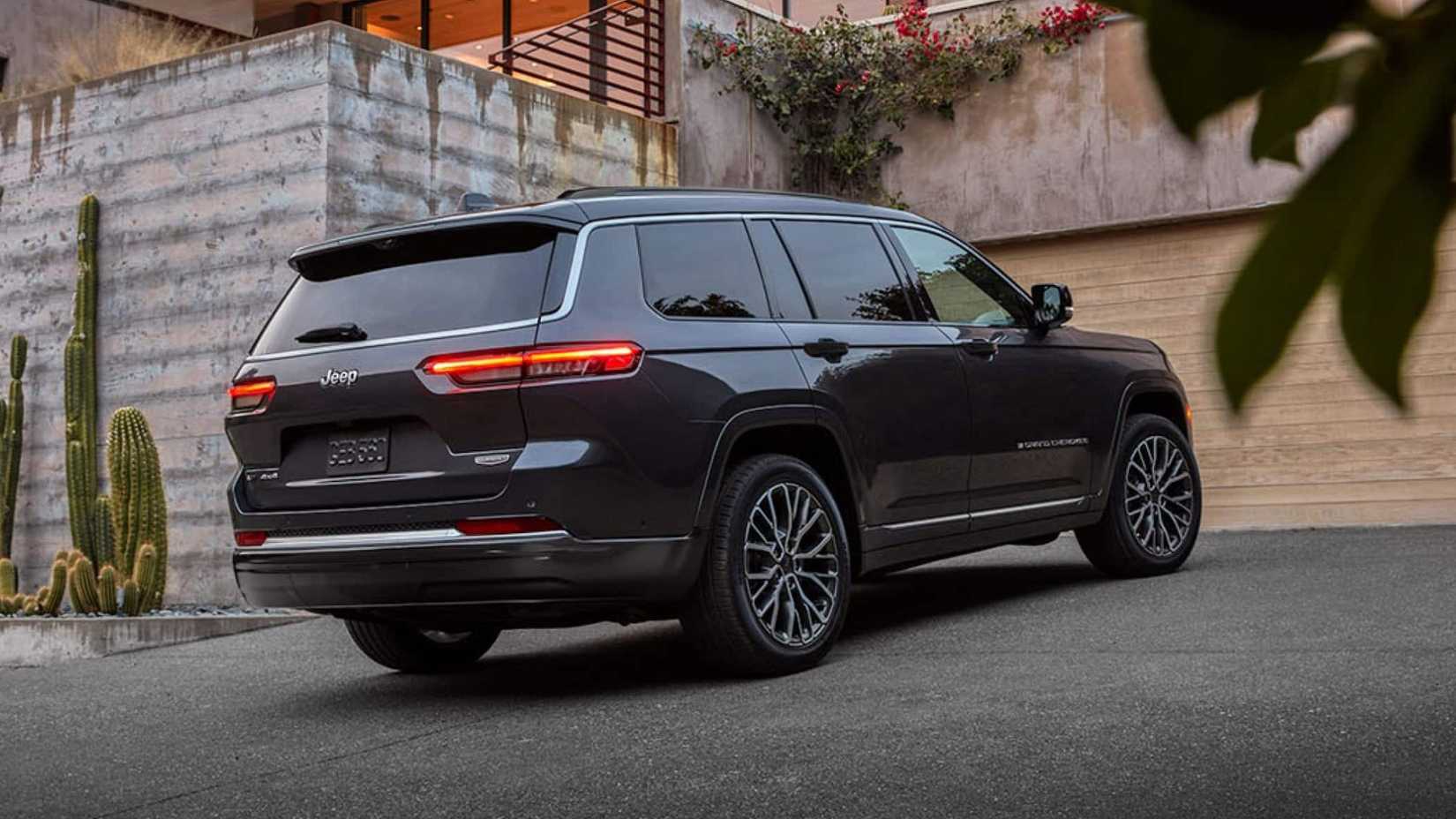 2026 Jeep Grand Cherokee rear third quarter view