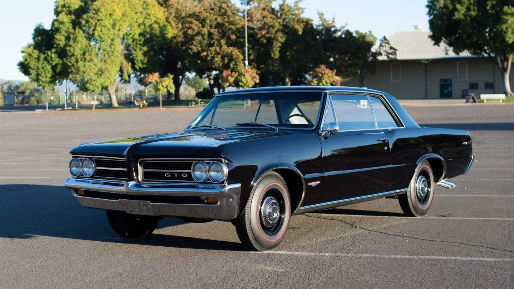 1964 Pontiac GTO Hardtop 389 Tri-Power 4-Speed front third quarter view