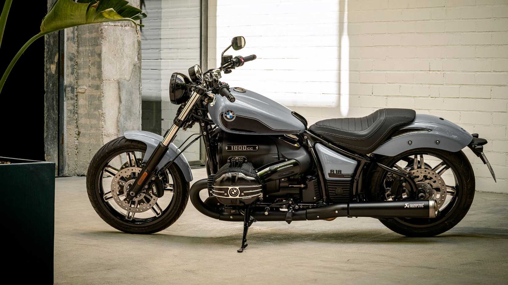 2025 BMW R 18 Side Look