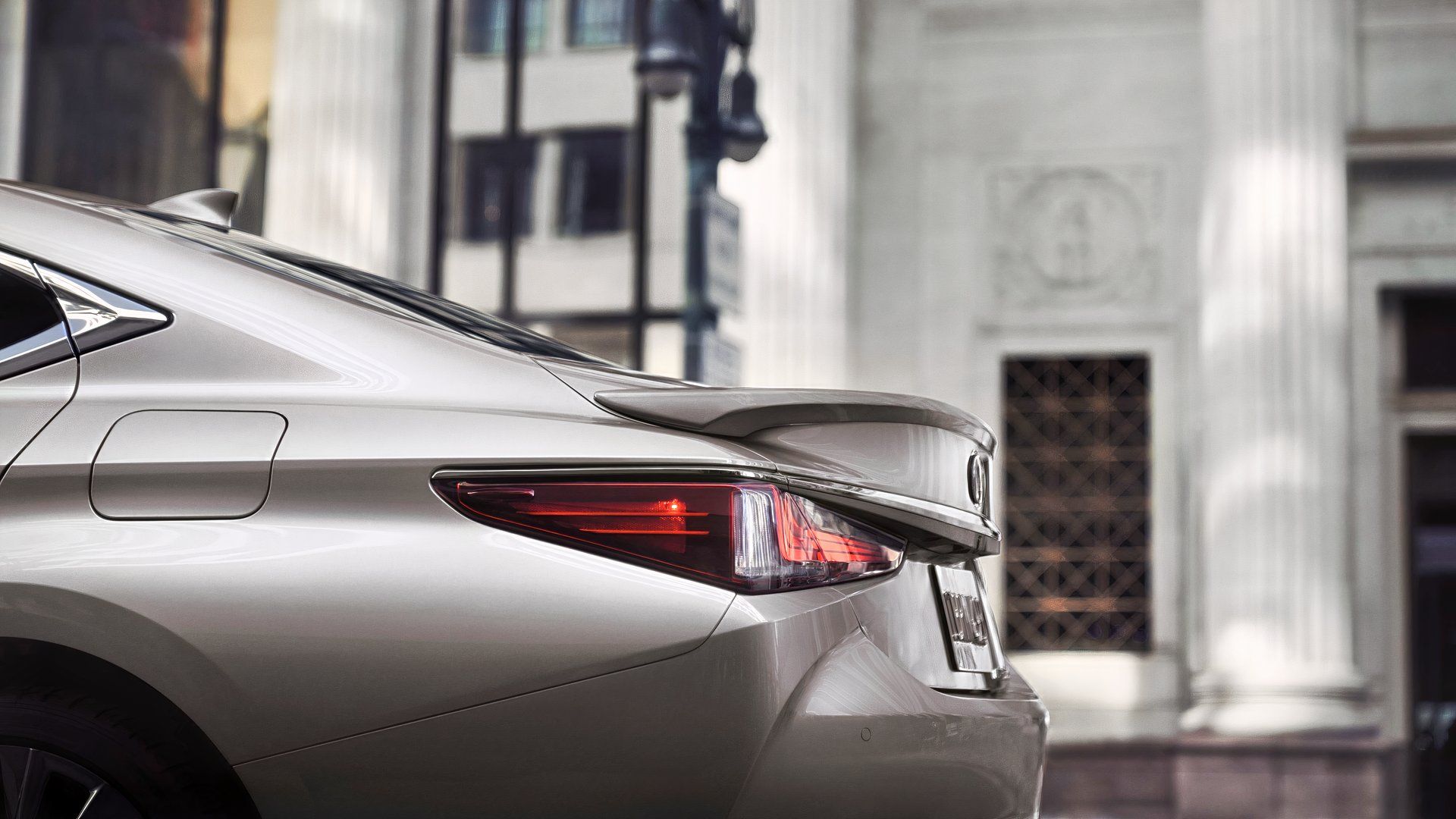 2025_Lexus_ES_300h_004