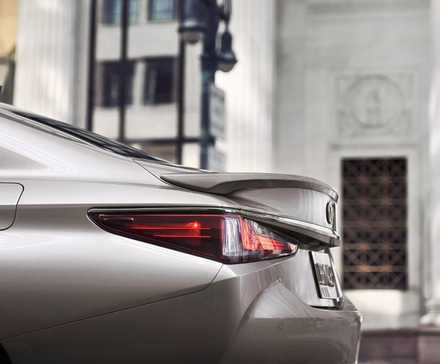 2025_Lexus_ES_300h_004